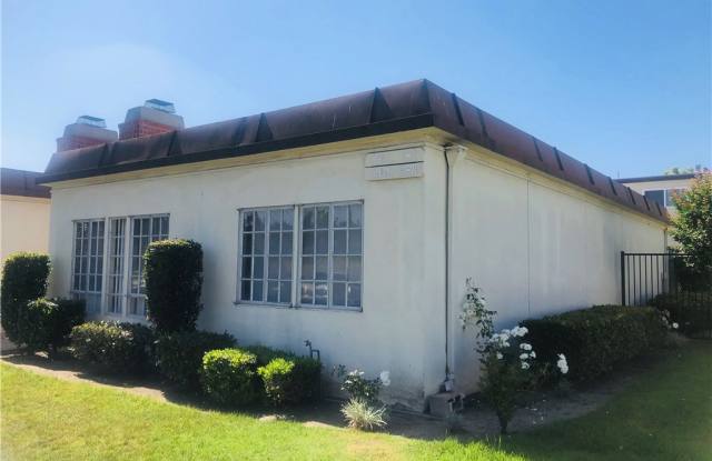 1950 W Glenoaks Avenue Gallery 3