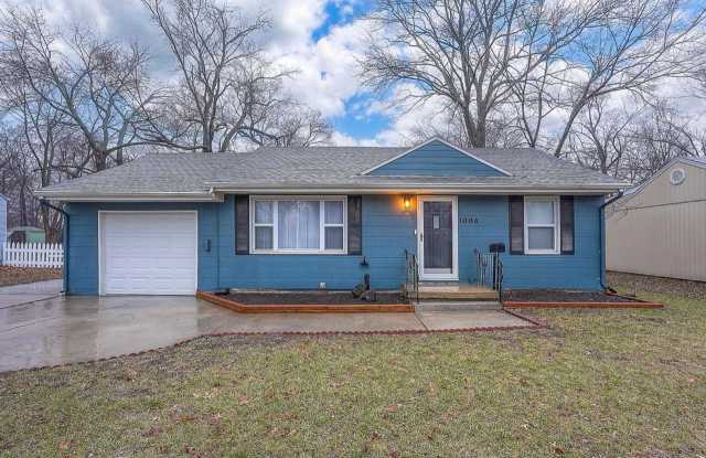 Cute Two Bedroom Home in Olathe photos photos