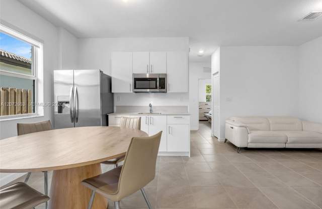2832 SE 23rd Avenue 0, Homestead, FL 33035 - 2003 Gallery 4