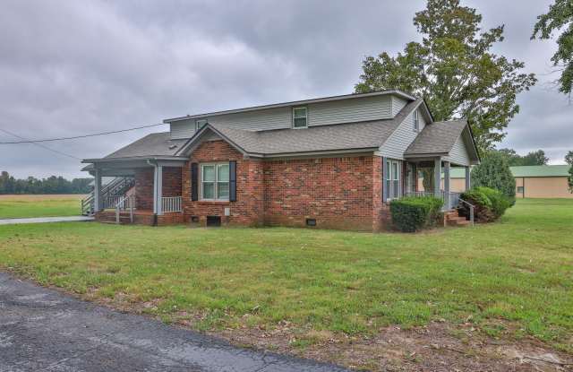 Prime Location! 3 Bed Home on Highway to Martin! Gallery 4