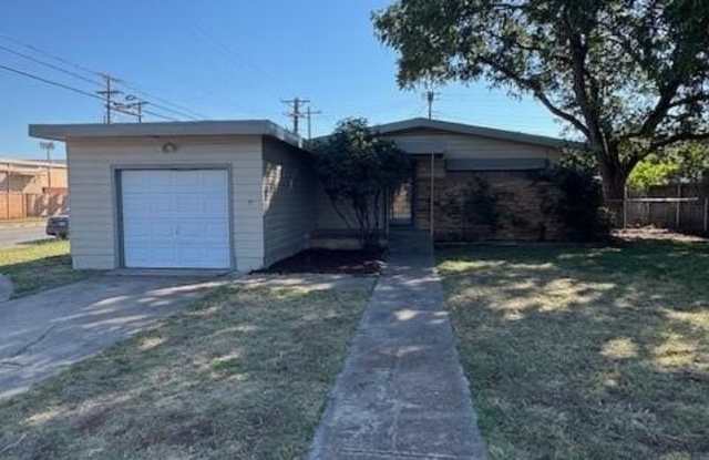 833 N Willis Street - 833 North Willis Street, Abilene, TX 79603