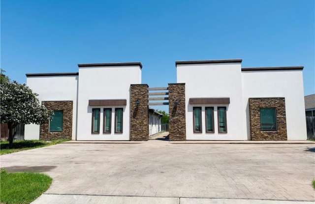 207 Fig Drive unit: 2 photos photos 207 Fig Drive unit: 2 photos photos