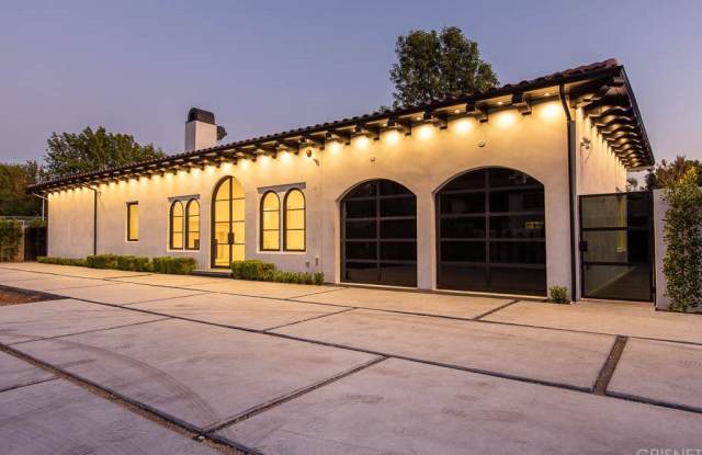 22924 Calvert St. - 22924 Calvert Street, Los Angeles, CA 91367