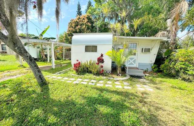 Rare Cozy 1/1 Beside Lake Jessup - 2332 Palm Drive, Black Hammock, FL 32765 Rare Cozy 1/1 Beside Lake Jessup - 2332 Palm Drive, Black Hammock, FL 32765