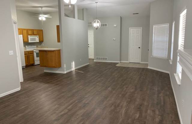 Great Location! 2 Bed 2 Bath 2 car garage. photos photos