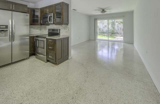 305 S Federal Highway photos photos