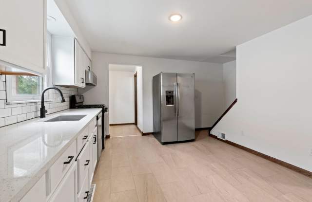 FIRST MONTH FREE! Beautifully RENOVATED 2-bedroom in Bethel Park, READY FOR MOVE-IN! Gallery 3