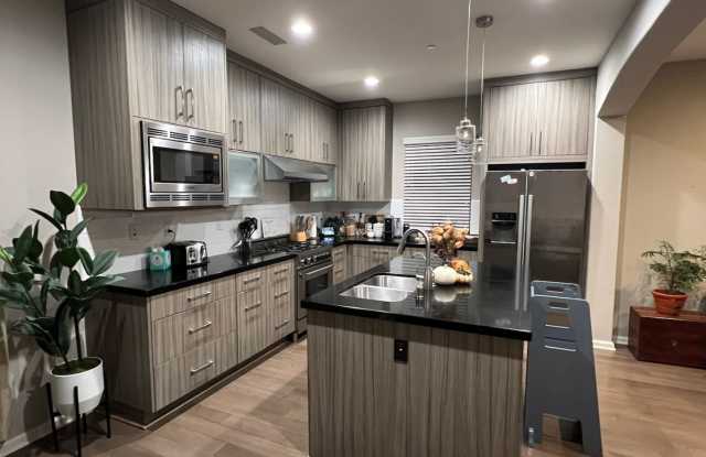 3 Bed 2.5 Bath 1,382sqft Pets considered - 236 Firefly, Irvine, CA 92618