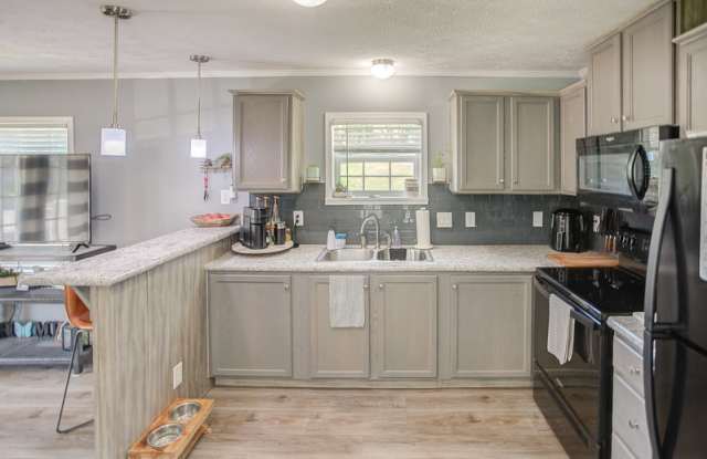 26 Coachlight Trailer Park Gallery 3