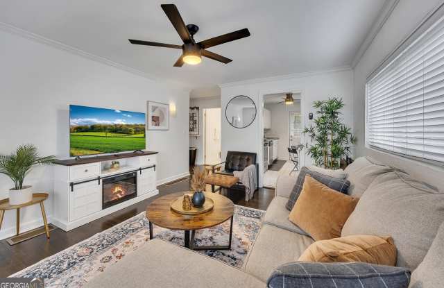 1040 Herndon Street NW unit: B photos photos