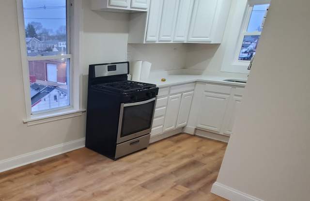 256 Beverage Hill Avenue - 256 Beverage Hill Avenue, Pawtucket, RI 02860