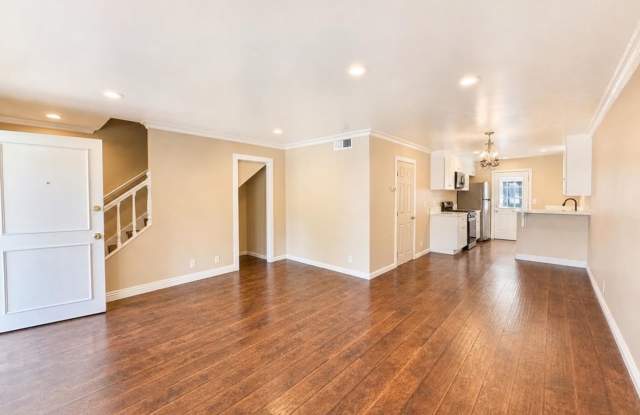 Rare Monticello 3 Bedroom 3 Bath Townhome in Costa Mesa Gallery 4