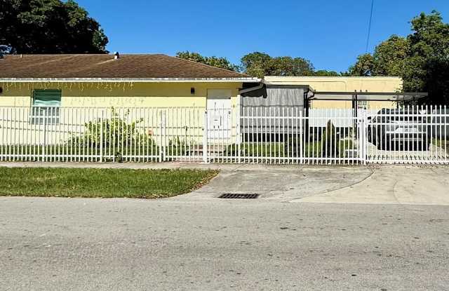 792 NW 29th Ter photos photos