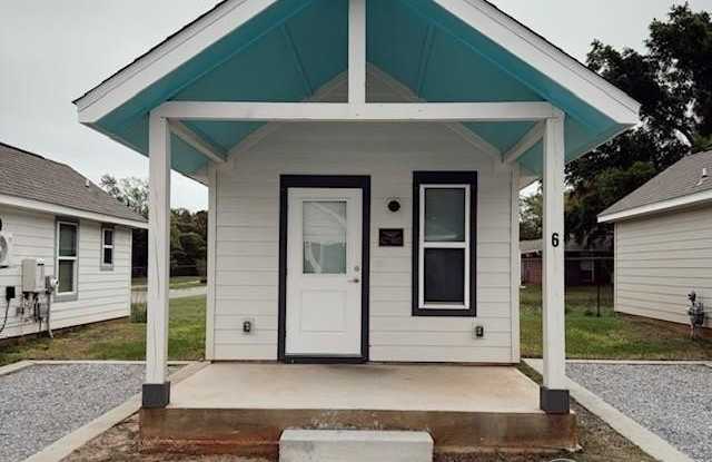 2051 W Blount St unit: 6 photos photos