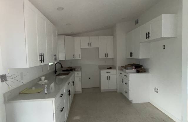 114 Southeast Placita Court Gallery 1