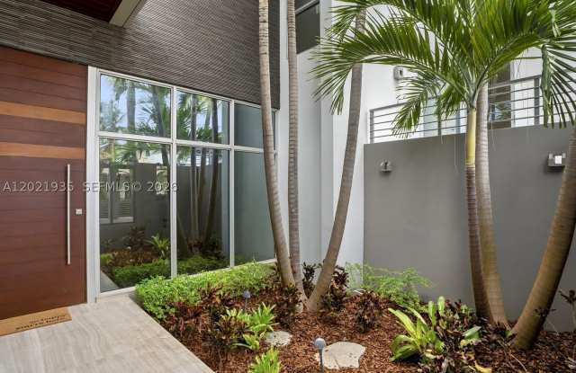 125 Hampton Ln Gallery 4
