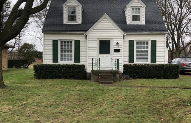 1719 Bridge St NW - 1719 Bridge Street Northwest, Grand Rapids, MI 49504