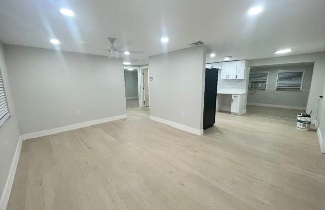 4/2 Single-family home, AVAILABLE NOW! Gallery 1