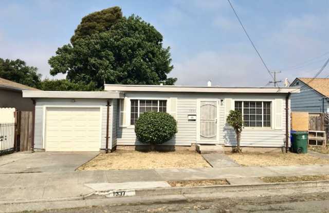 Great 3 bed 1.5 bath House with Garage in Richmond -- COMING SOON !!! photos photos