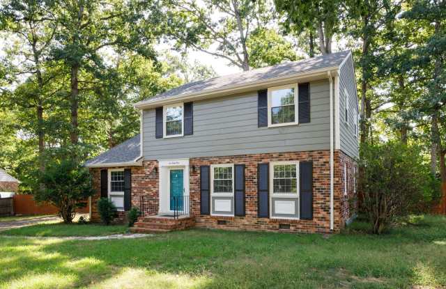 Spacious 3BR Home with HUGE Fenced Yard, Private Driveway & Remodeled Kitchen Gallery 3