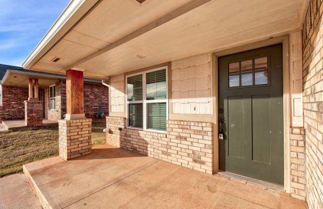 Available Now! For Lease in Noble! Refrigerator is in this unit! Gallery 3