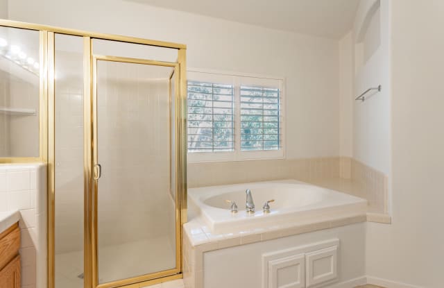 233 West Kelly Avenue - 233 West Kelly Avenue, Clovis, CA 93611