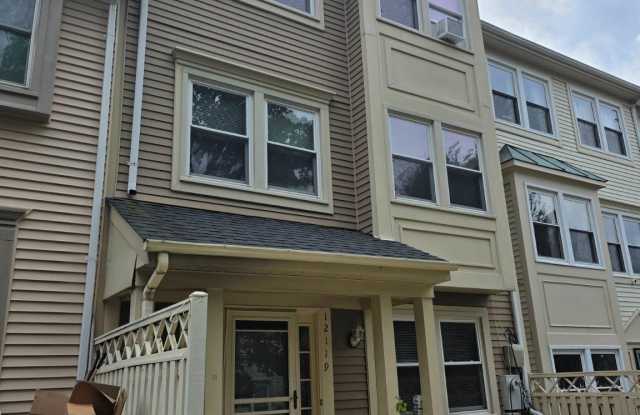 12119 SALEMTOWN Drive Gallery 2