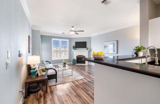 1521 SPRING GATE Drive Gallery 4