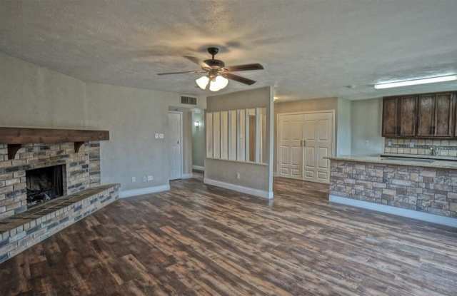 6908 Arborbrook Drive Gallery 3