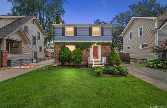 1023 Irving Avenue photos photos
