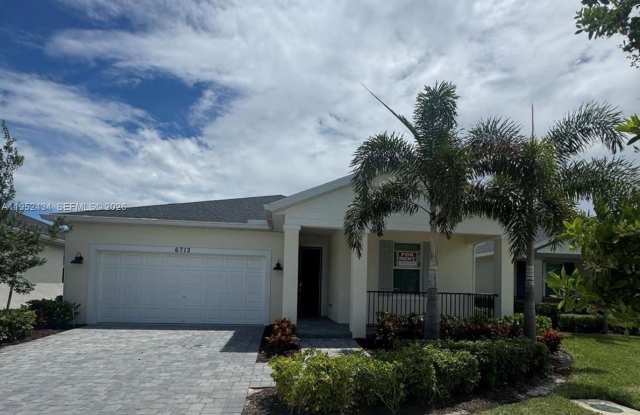 6712 NW Cloverdale Ave photos photos