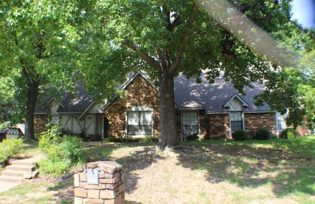 South Tulsa 4 bedroom with Pool!!! - 8406 South Gary Avenue East, Tulsa, OK 74137