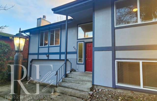 Remodeled w Heat Pump and Large Deck photos photos