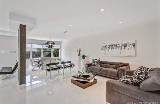 10926 NW 67th Ter Gallery 2