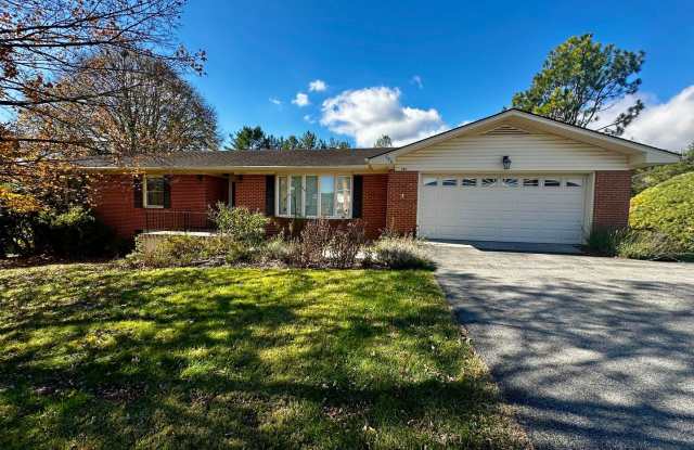 Comfortable Christiansburg Home with Great Location photos photos