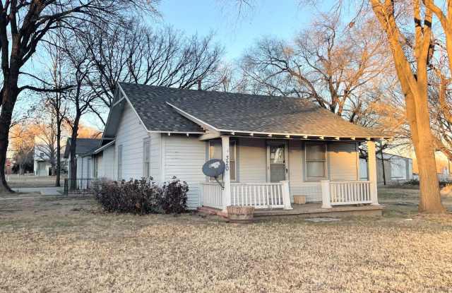 Nice 2 bedroom home in Arlington - 320 West Arlington Street, Arlington, KS 67514