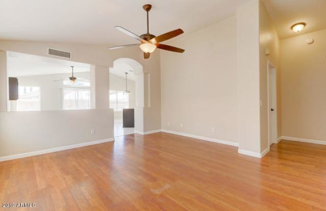 4311 E CAMPO BELLO Drive Gallery 2