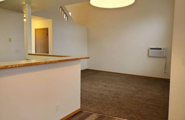 921 E Hill Ave Gallery 2