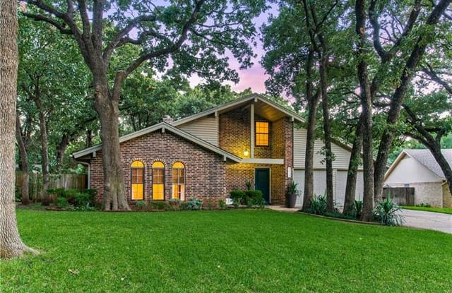 2012 S Meadow Way Circle - 2012 N Meadow Way Cir, Arlington, TX 76015