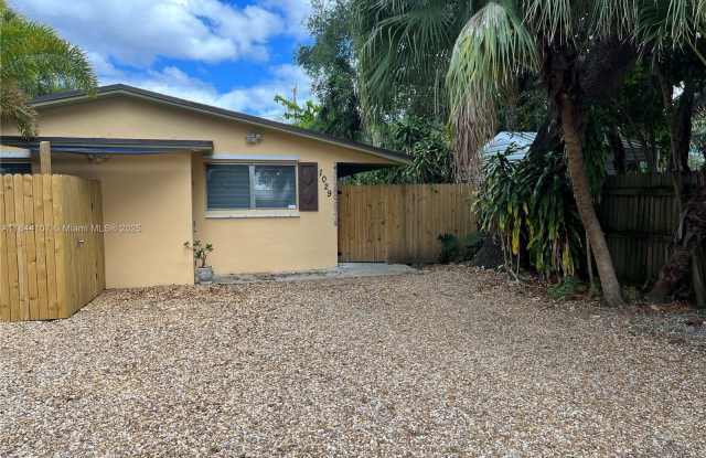 1029 SW 15th Ter photos photos