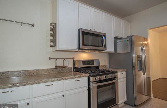 6535 GRANGE LN #302 Gallery 2