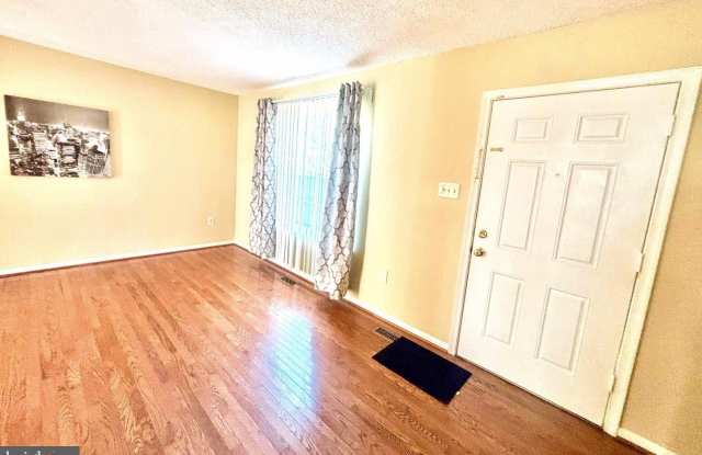 723 SAINT MICHAELS Drive Gallery 3