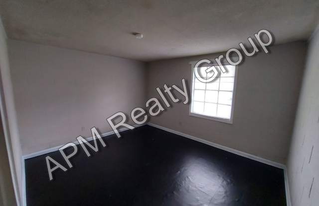Renovated two bedroom near Harden Street - 50% off first month's rent! Gallery 1