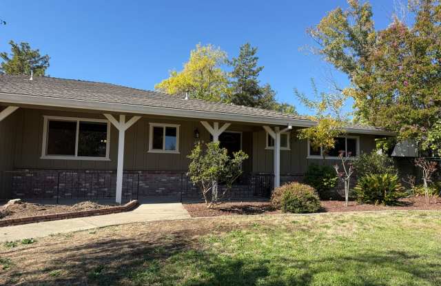 3-bedroom, 2-bath home in west Redding! Gallery 3