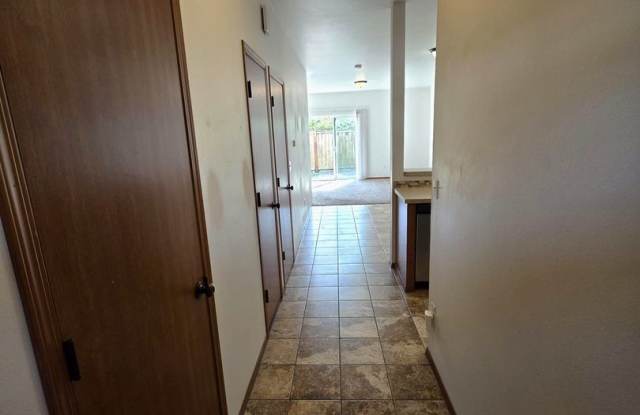 Kent Townhome for rent - 2 bed and 2.5 bath - Ready for move in now! Gallery 4