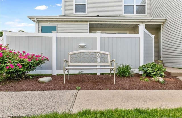 175 South End Road - 175 South End Road, East Haven, CT 06512