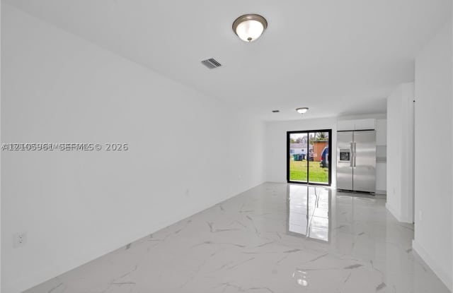 673 NW 14th St Gallery 4