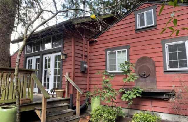 13515 Roosevelt Way N - 13515 Roosevelt Way North, Seattle, WA 98133