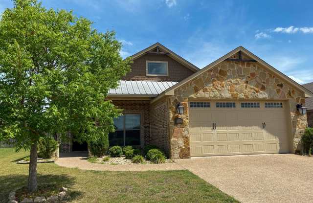 4 Bedroom Single Famly Home Available Now! photos photos