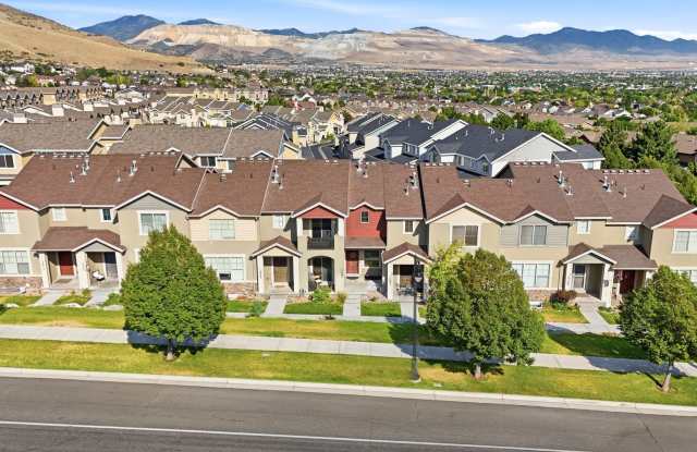 Newsly Remodeled & Spacious 4-Bed Townhome in Herriman! Gallery 3